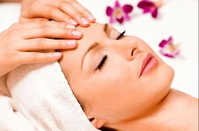 آشنایی با فواید ماساژ صورت و تاثیر آن در زیبایی