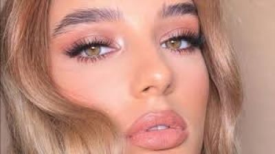 ترفندهای آرایش طبیعی و ساده: چگونه چهره‌ای طبیعی و جذاب داشته باشیم؟